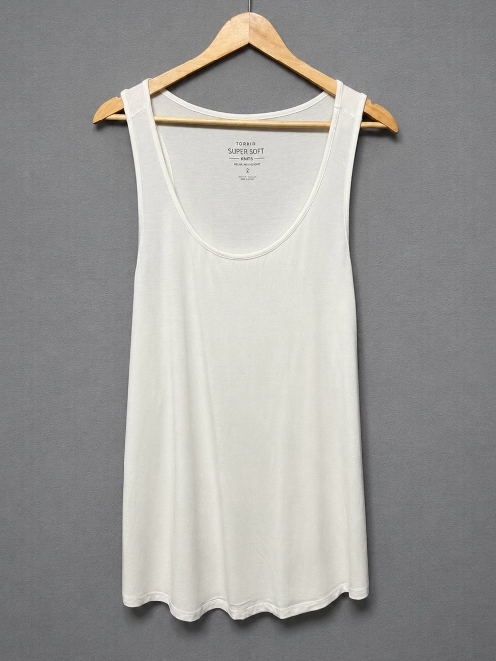 Torrid Super Soft Knits White Scoop Neck Tank Top Size 2 (2x)